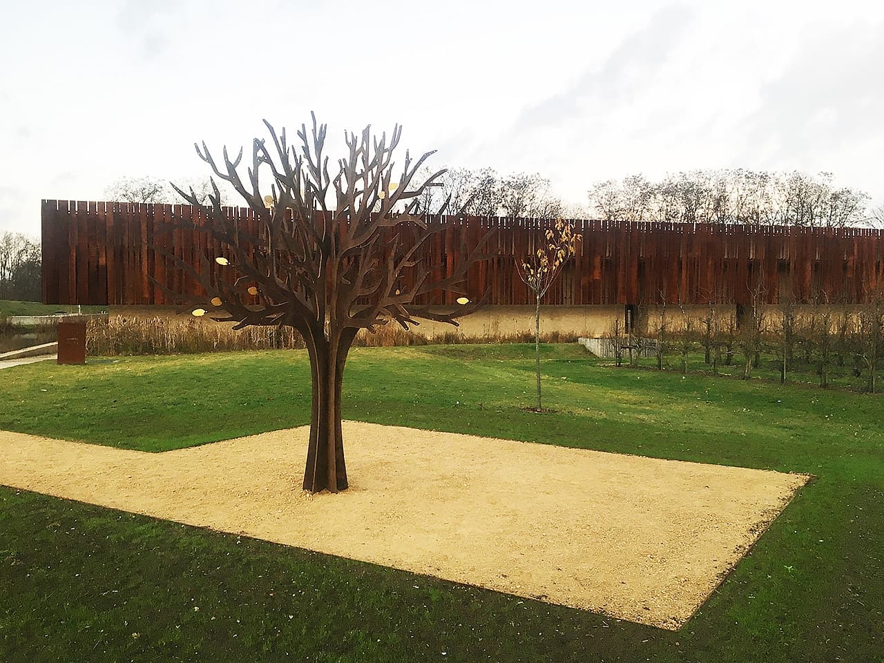 gedenkmonument op strooiveld Hofheide